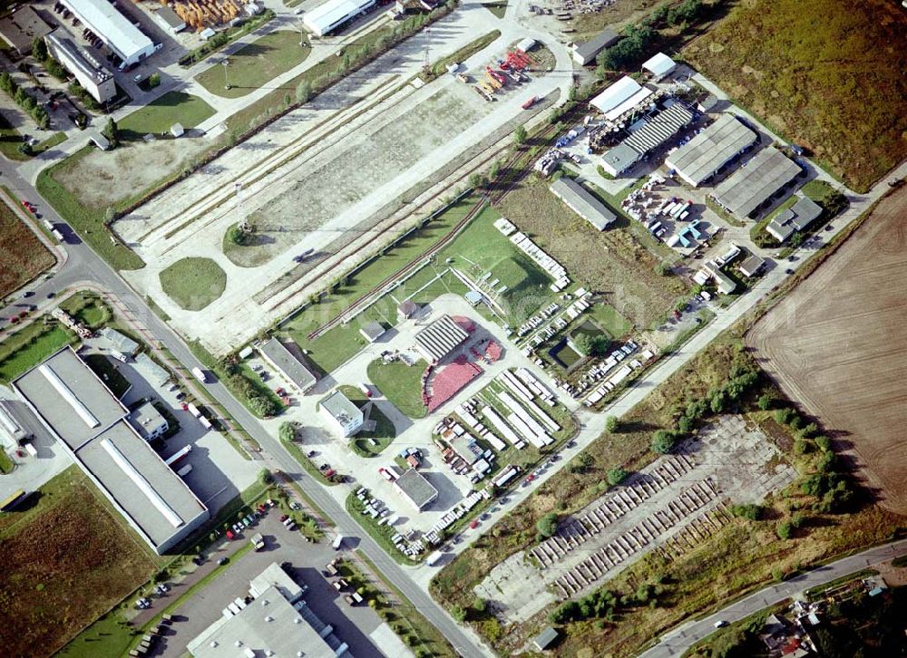 Aerial image Hoppegarten - Propangasabfüllstation im Gewerbegebiet Hoppegarten an der B1.