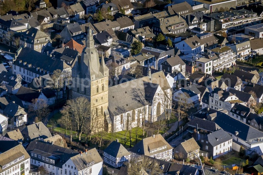 Brilon from the bird's eye view: City center of Brilon with the residential area and the roman catholic Propsteikirche St. Petrus und Andreas in Propst-Meyer-Strasse in the state of North Rhine-Westphalia