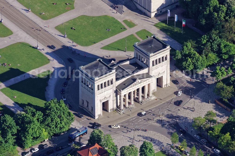 München from above - The Propylaea at Koenigsplatz in Munich Maxvorstadt in the state of Bavaria. The former city gate was built by Leo von Klenze in the form of a Tempeleingang (Propylon) on behalf of King Ludwig I