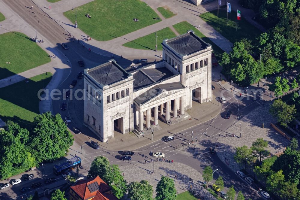 München from the bird's eye view: The Propylaea at Koenigsplatz in Munich Maxvorstadt in the state of Bavaria. The former city gate was built by Leo von Klenze in the form of a Tempeleingang (Propylon) on behalf of King Ludwig I