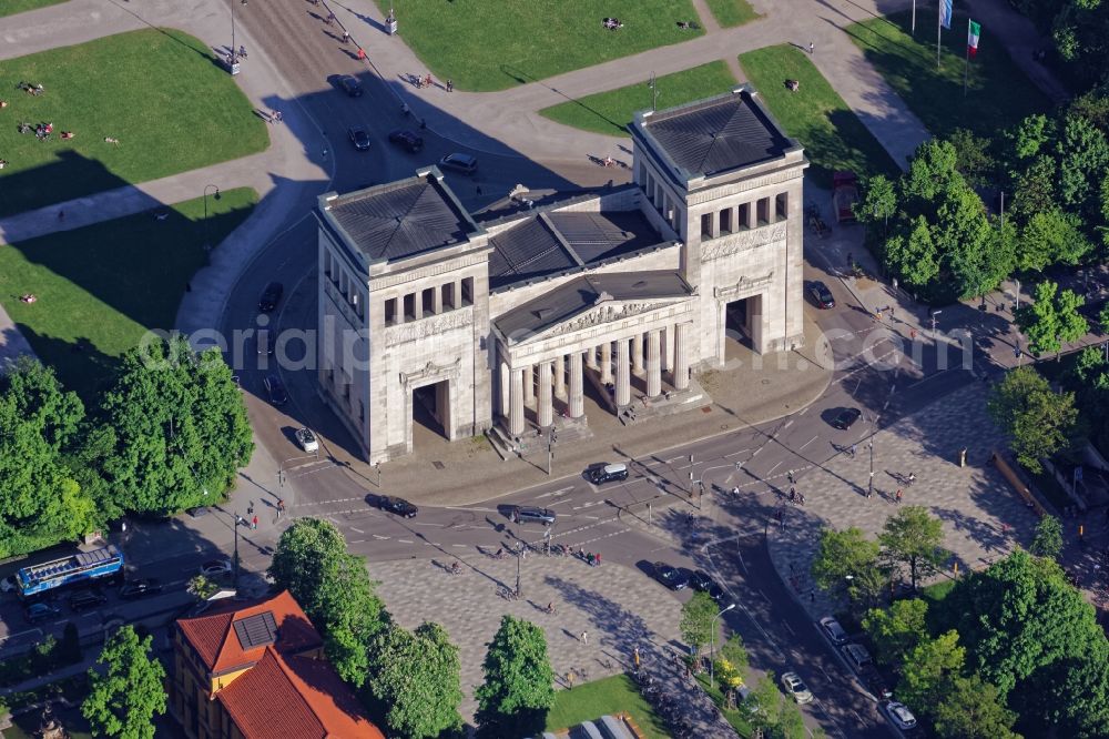 Aerial image München - The Propylaea at Koenigsplatz in Munich Maxvorstadt in the state of Bavaria. The former city gate was built by Leo von Klenze in the form of a Tempeleingang (Propylon) on behalf of King Ludwig I