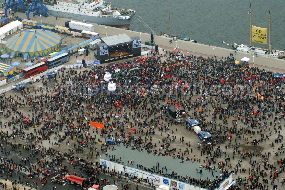 Aerial photograph Rostock - Protest demonstration for the G8 summit on boat moorings at the port of the inland port Rostocker Stadthafen in the district Mitte in Rostock in the state Mecklenburg - Western Pomerania, Germany