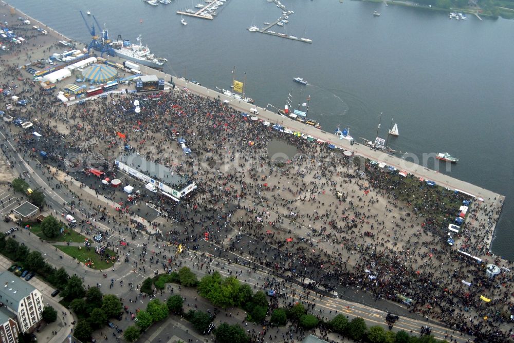 Aerial photograph Rostock - Protest demonstration for the G8 summit on boat moorings at the port of the inland port Rostocker Stadthafen in the district Mitte in Rostock in the state Mecklenburg - Western Pomerania, Germany