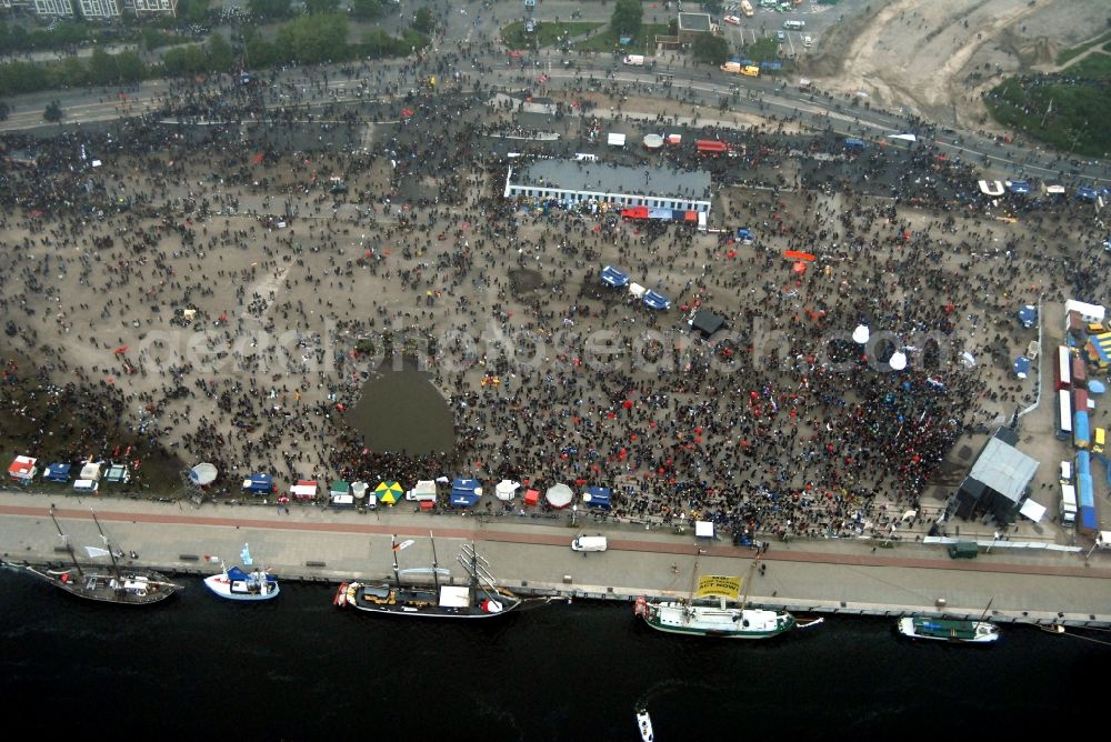 Rostock from the bird's eye view: Protest demonstration for the G8 summit on boat moorings at the port of the inland port Rostocker Stadthafen in the district Mitte in Rostock in the state Mecklenburg - Western Pomerania, Germany