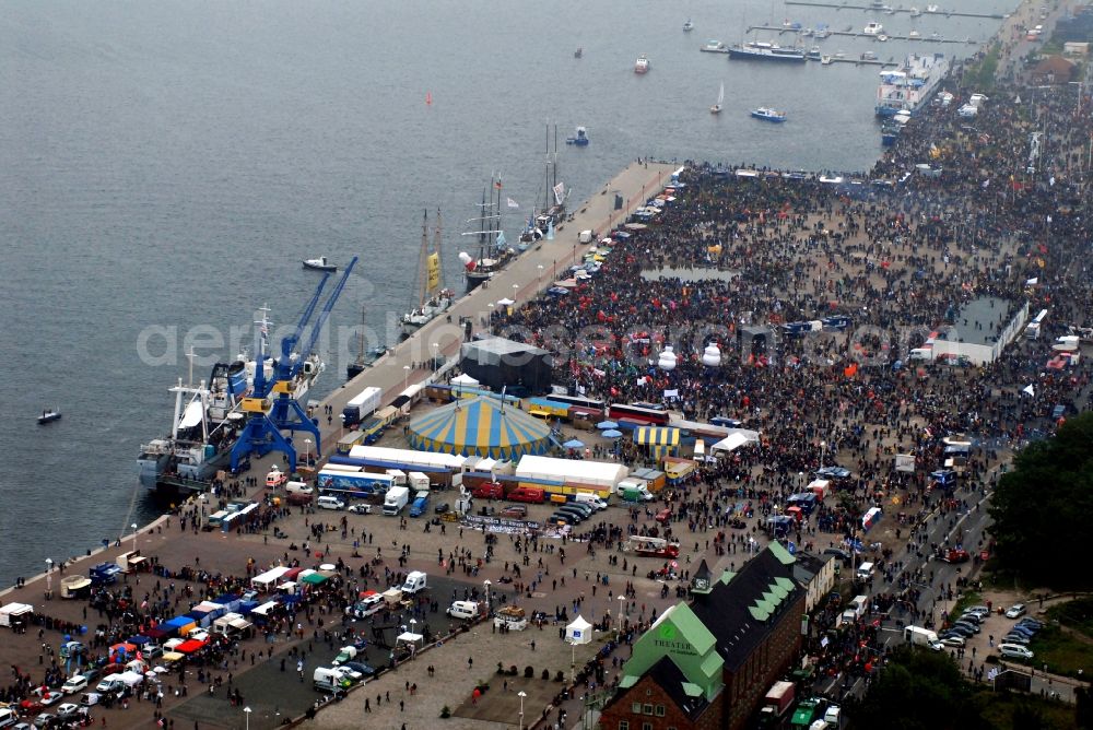 Aerial photograph Rostock - Protest demonstration for the G8 summit on boat moorings at the port of the inland port Rostocker Stadthafen in the district Mitte in Rostock in the state Mecklenburg - Western Pomerania, Germany