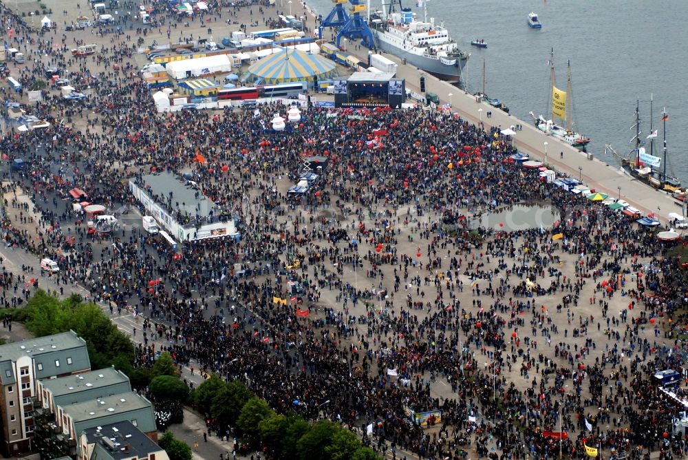 Aerial photograph Rostock - Protest demonstration for the G8 summit on boat moorings at the port of the inland port Rostocker Stadthafen in the district Mitte in Rostock in the state Mecklenburg - Western Pomerania, Germany