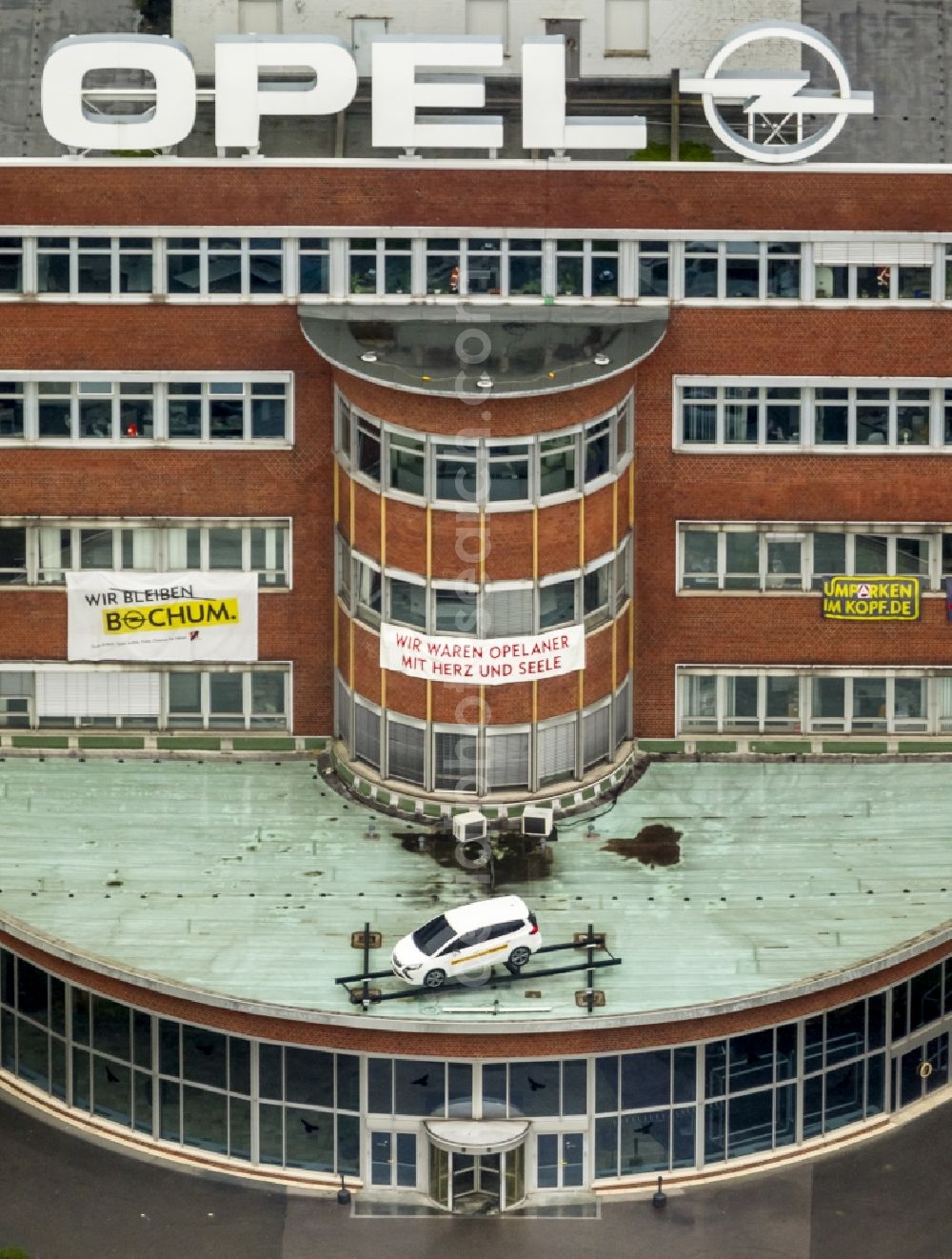 Bochum from above - Protest slogans against the closure of the main facade of the Opel plant in Bochum in North Rhine-Westphalia