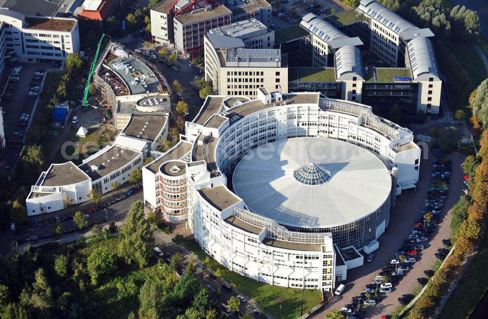 Aerial photograph Berlin - Das Produktionstechnische Zentrum, PTZ, und die Baustelle am Institut für Werkzeugmaschinen und Fabrikbetrieb, IWF, der Technischen Universität Berlin an der Pascalstraße in Berlin-Charlottenburg. The production-related center / centre and a construction area at the institute for machine tools and factory of the University of Technology.