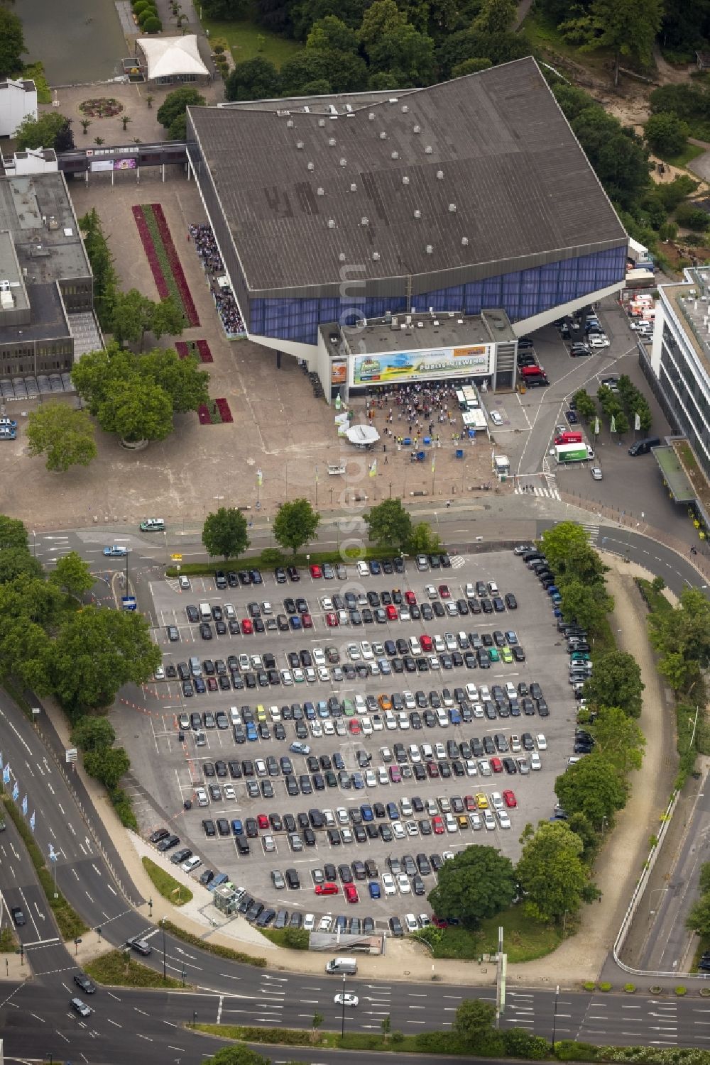 Aerial image Essen - Public Viewing Anlässlich der Fussball Weltmeisterschaft 2014 in der Essener Gruga-Halle im Bundesland Nordrhein-Westfalen