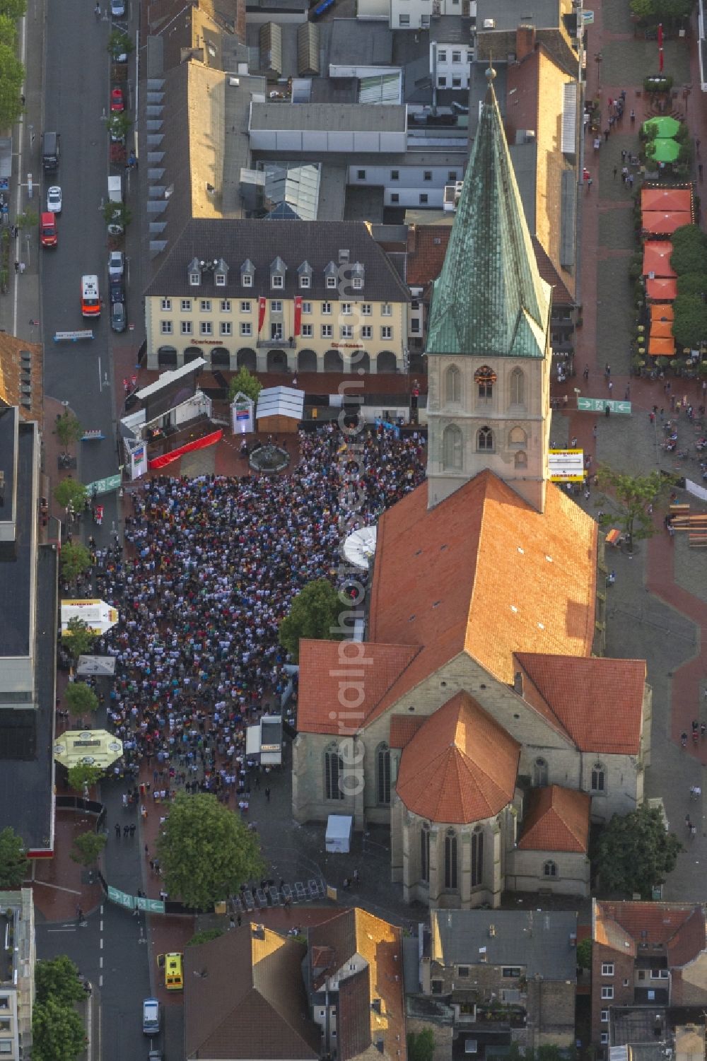 Bochum from above - Visitors to the public view of public viewing before the big screen at the St. Paul Church in Hamm on the occasion of European Championship quarter-final match between Germany and Greece