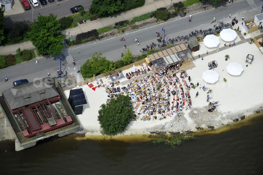 Magdeburg from the bird's eye view: Public Viewing zum WM - Fußballspiel Deutschland gegen Serbien (0:1) an der Strandbar Magdeburg an der Elbe. Public viewing for the World Cup - Germany football match against Serbia (0-1) in the beach bar on the Elbe.