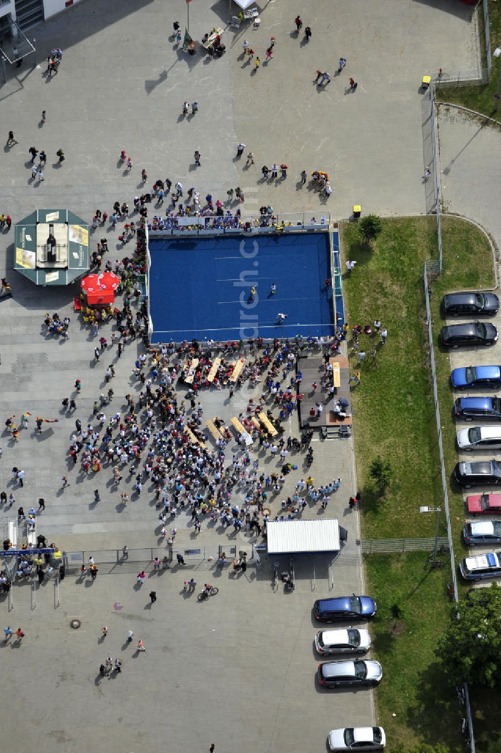 Magdeburg from above - Public Viewing zum WM - Fußballspiel Deutschland gegen Serbien (0:1) im Stadion Magdeburg, der MCC - Arena. Public viewing for the World Cup - Germany football match against Serbia (0-1) in the stadium MCC Arena.