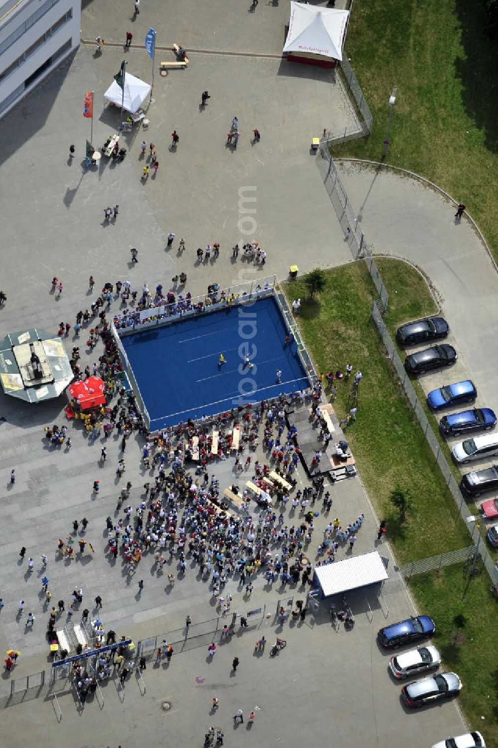 Magdeburg from the bird's eye view: Public Viewing zum WM - Fußballspiel Deutschland gegen Serbien (0:1) im Stadion Magdeburg, der MCC - Arena. Public viewing for the World Cup - Germany football match against Serbia (0-1) in the stadium MCC Arena.