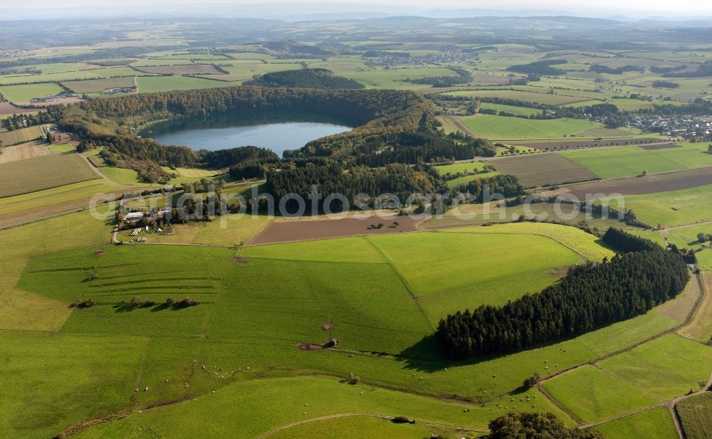 Aerial photograph Gillenfeld - View of the Pulvermaar in Gillenfeld in the state of Rhineland-Palatinate