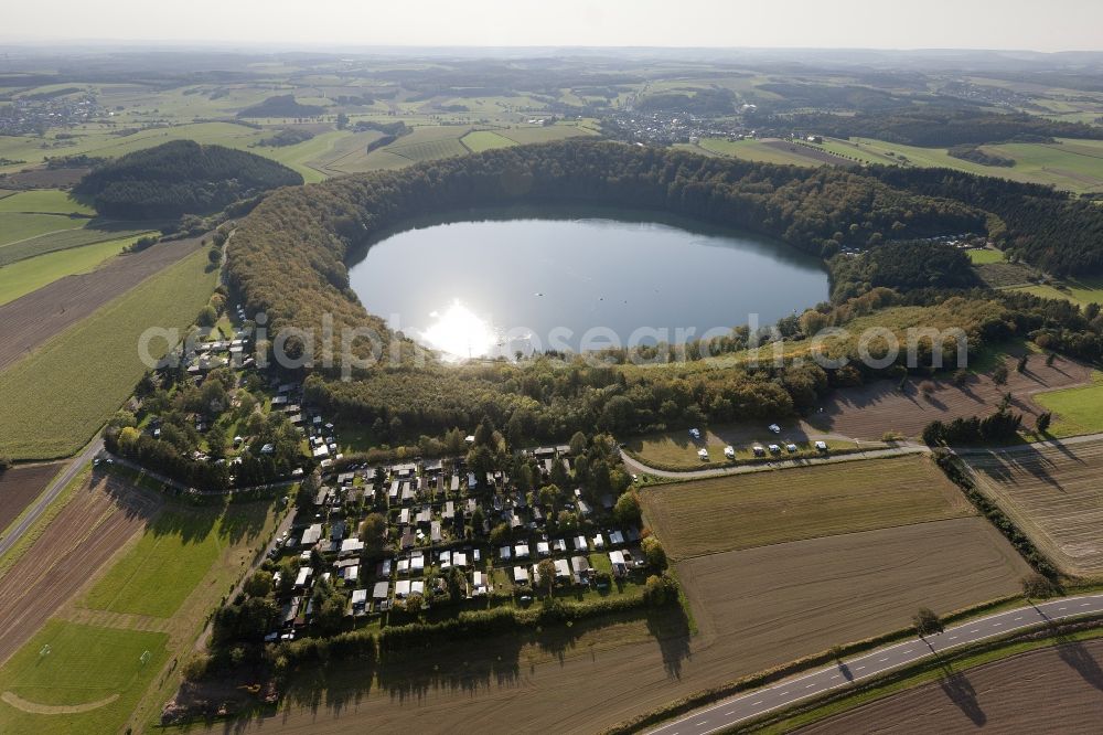 Aerial photograph Gillenfeld - View of the Pulvermaar in Gillenfeld in the state of Rhineland-Palatinate