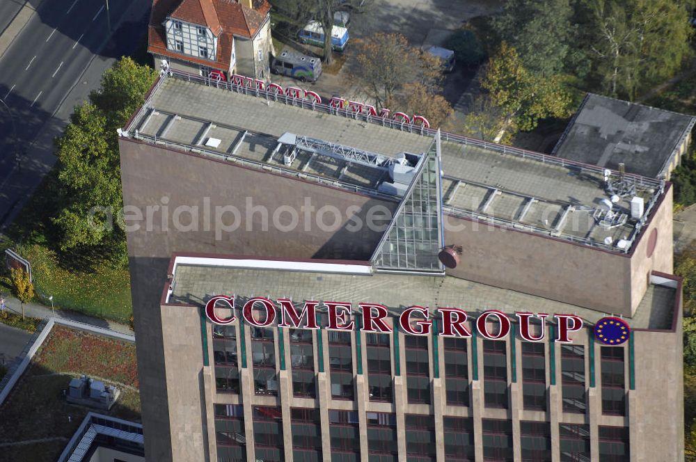 Aerial image Berlin - Blick auf die Pyramide in Berlin Lichtenberg. Der Gebäudekomplex wurde von 1994 bis 1995 von der Fundus-Gruppe aus Düren errichtet und besteht aus fünf Bauteilen, die unterschiedlich genutzt werden. Besonders herausragend ist der 23 - geschossige Hochhauskomplex, der sowohl durch seine Architektur als auch durch seine Gestaltung überzeugt. Im Jahr 2006 wurde das Gebäude an die Comer Group International verkauft. Kontakt: Die Pyramide Berlin, Landsberger Allee 366, 12681 Berlin, Tel. +49(0)30 325907 100, Fax +49(0)30 325907 109, Email: info@die-pyramide-berlin.net