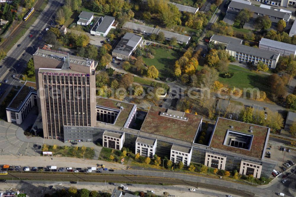 Aerial photograph Berlin - Blick auf die Pyramide in Berlin Lichtenberg. Der Gebäudekomplex wurde von 1994 bis 1995 von der Fundus-Gruppe aus Düren errichtet und besteht aus fünf Bauteilen, die unterschiedlich genutzt werden. Besonders herausragend ist der 23 - geschossige Hochhauskomplex, der sowohl durch seine Architektur als auch durch seine Gestaltung überzeugt. Im Jahr 2006 wurde das Gebäude an die Comer Group International verkauft. Kontakt: Die Pyramide Berlin, Landsberger Allee 366, 12681 Berlin, Tel. +49(0)30 325907 100, Fax +49(0)30 325907 109, Email: info@die-pyramide-berlin.net