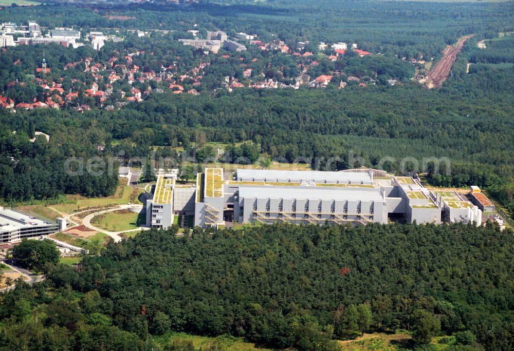 Aerial photograph Dresden - Eine Archivaufnahme des Qimonda-Werks in Dresden .Am Mittwoch (23.01.2008) wurden die Zahlen des ersten Quartals im laufenden Geschäftsjahr bekanntgegeben. Der Speicherchip-Hersteller Qimonda wird zu einer immer größeren Belastung für die Konzernmutter Infineon. Im ersten Quartal des laufenden Geschäftsjahres verbuchte Qimonda einen Verlust von 598 Millionen Euro nach einem Minus von 265 Millionen Euro im Vorquartal.