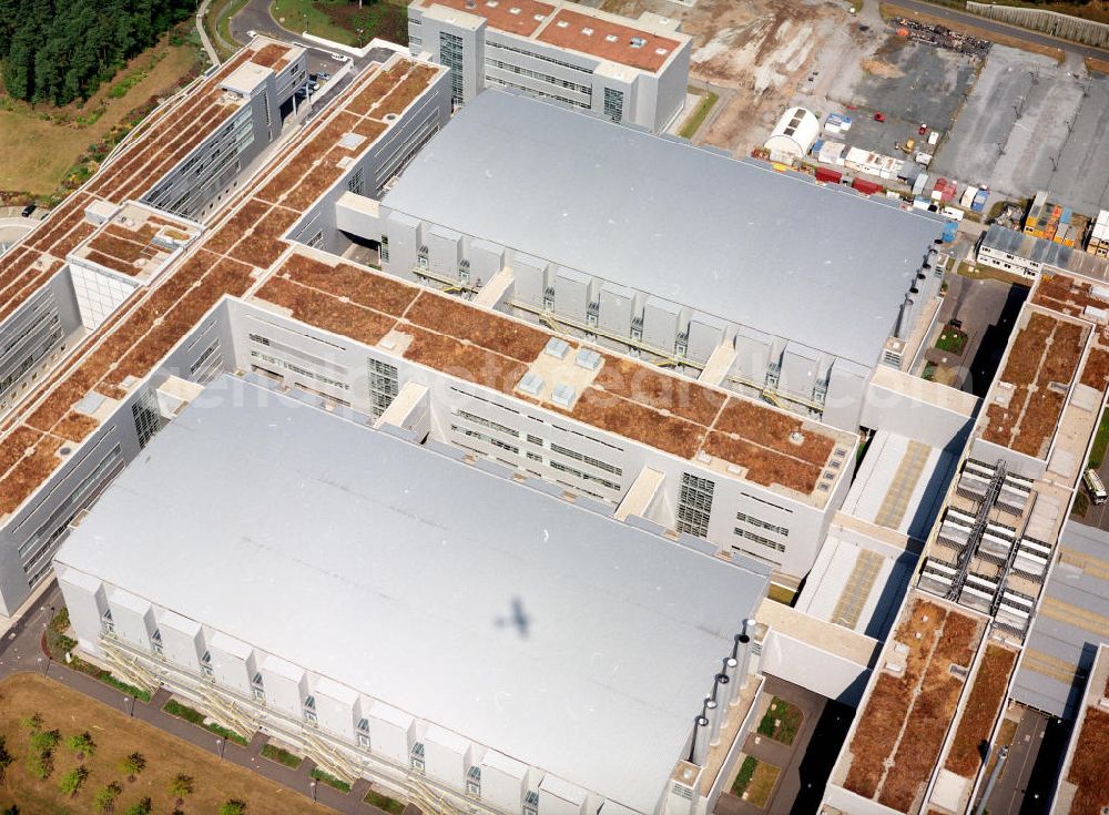 Dresden-Klotsche from above - Eine Archivaufnahme des Qimonda-Werks in Dresden .Am Mittwoch (23.01.2008) wurden die Zahlen des ersten Quartals im laufenden Geschäftsjahr bekanntgegeben. Der Speicherchip-Hersteller Qimonda wird zu einer immer größeren Belastung für die Konzernmutter Infineon. Im ersten Quartal des laufenden Geschäftsjahres verbuchte Qimonda einen Verlust von 598 Millionen Euro nach einem Minus von 265 Millionen Euro im Vorquartal.