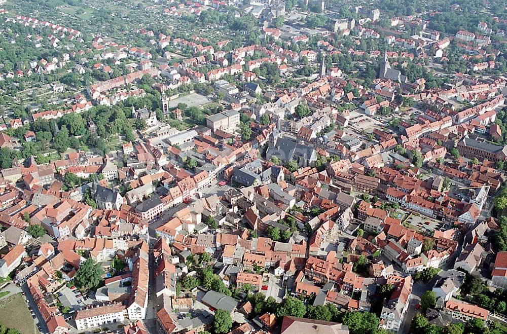 Quedlinburg / Sachsen-Anhalt from the bird's eye view: Quedlinburg / Sachsen-Anhalt Blick auf das Stadtzentrum mit der Altstadt von Quedlinburg in Sachsen-Anhalt