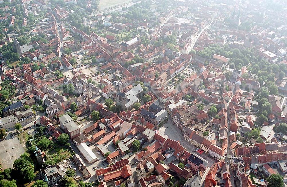 Aerial image Quedlinburg / Sachsen-Anhalt - Quedlinburg / Sachsen-Anhalt Blick auf das Stadtzentrum mit der Altstadt von Quedlinburg in Sachsen-Anhalt