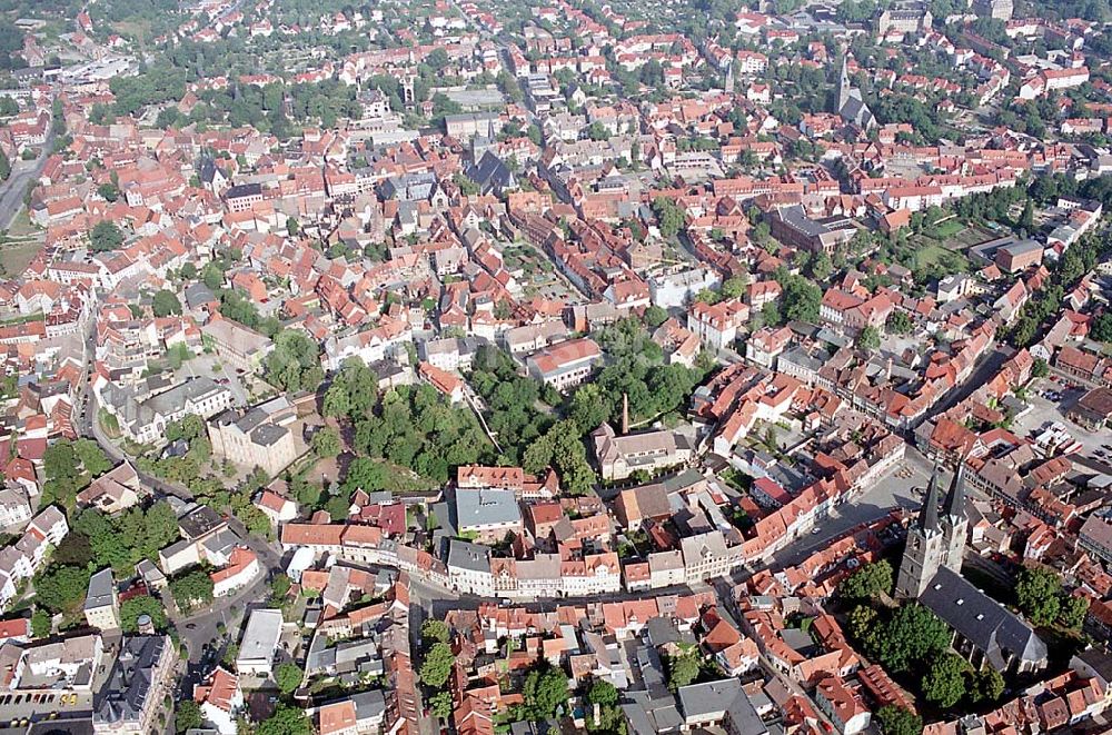 Aerial photograph Quedlinburg / Sachsen-Anhalt - Quedlinburg / Sachsen-Anhalt Blick auf das Stadtzentrum mit der Altstadt von Quedlinburg in Sachsen-Anhalt