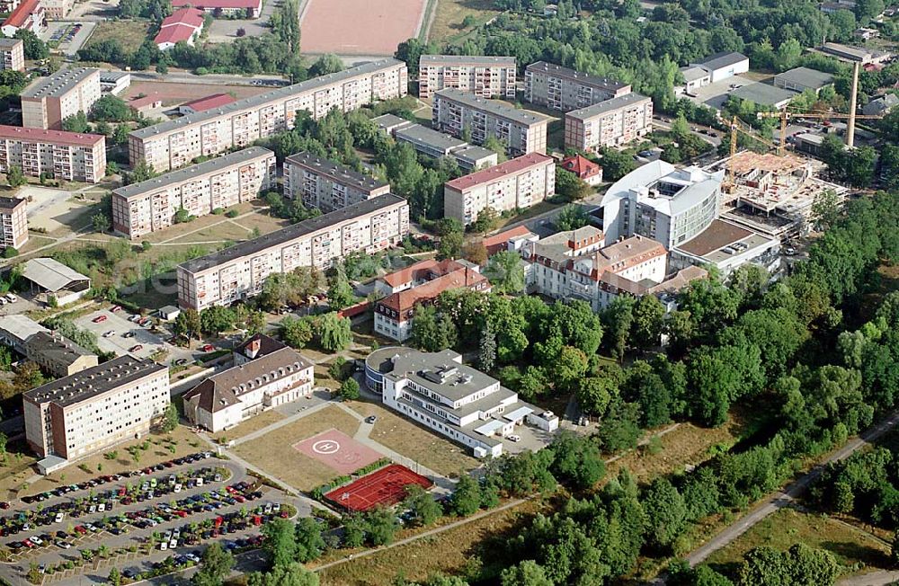 Aerial photograph Quedlinburg / Sachsen-Anhalt - Quedlinburg / Sachsen-Anhalt Stadtteilansicht von Quedlinburg in Sachsen-Anhalt mit Blick auf Baustelle für den Neubau des Quedlinburger Krankenhauses