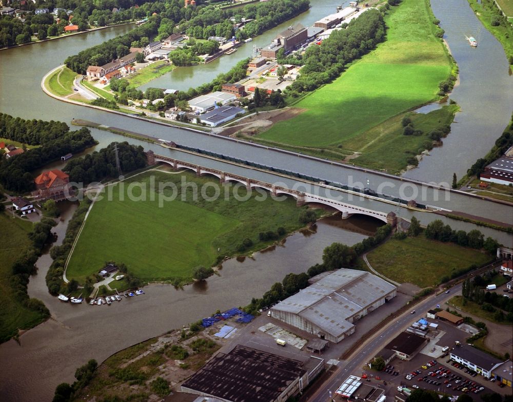 Aerial photograph Minden - View of the bridges crossing the trough of the mid-country channel on the Weser, a building that is available in Germany only twice. The Mittelland Canal is one of the most important waterways in the state of North Rhine-Westphalia