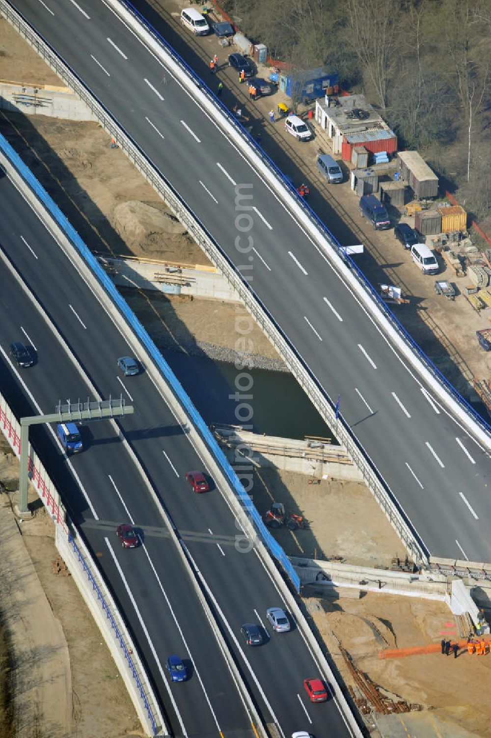 Braunschweig from above - View of the implementation and expansion of the motorway junction Brunswick-southwest along the freeway A29 / A 395 in Lower Saxony. The construction company EUROVIA built here are some new bridges. Owner is the Lower Saxony state authorities for road construction and transport