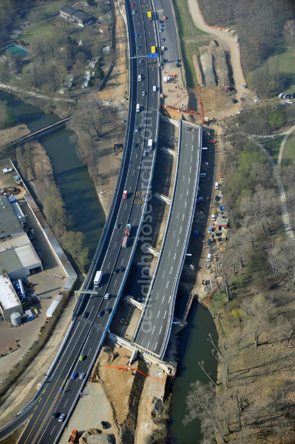 Braunschweig from the bird's eye view: View of the implementation and expansion of the motorway junction Brunswick-southwest along the freeway A29 / A 395 in Lower Saxony. The construction company EUROVIA built here are some new bridges. Owner is the Lower Saxony state authorities for road construction and transport