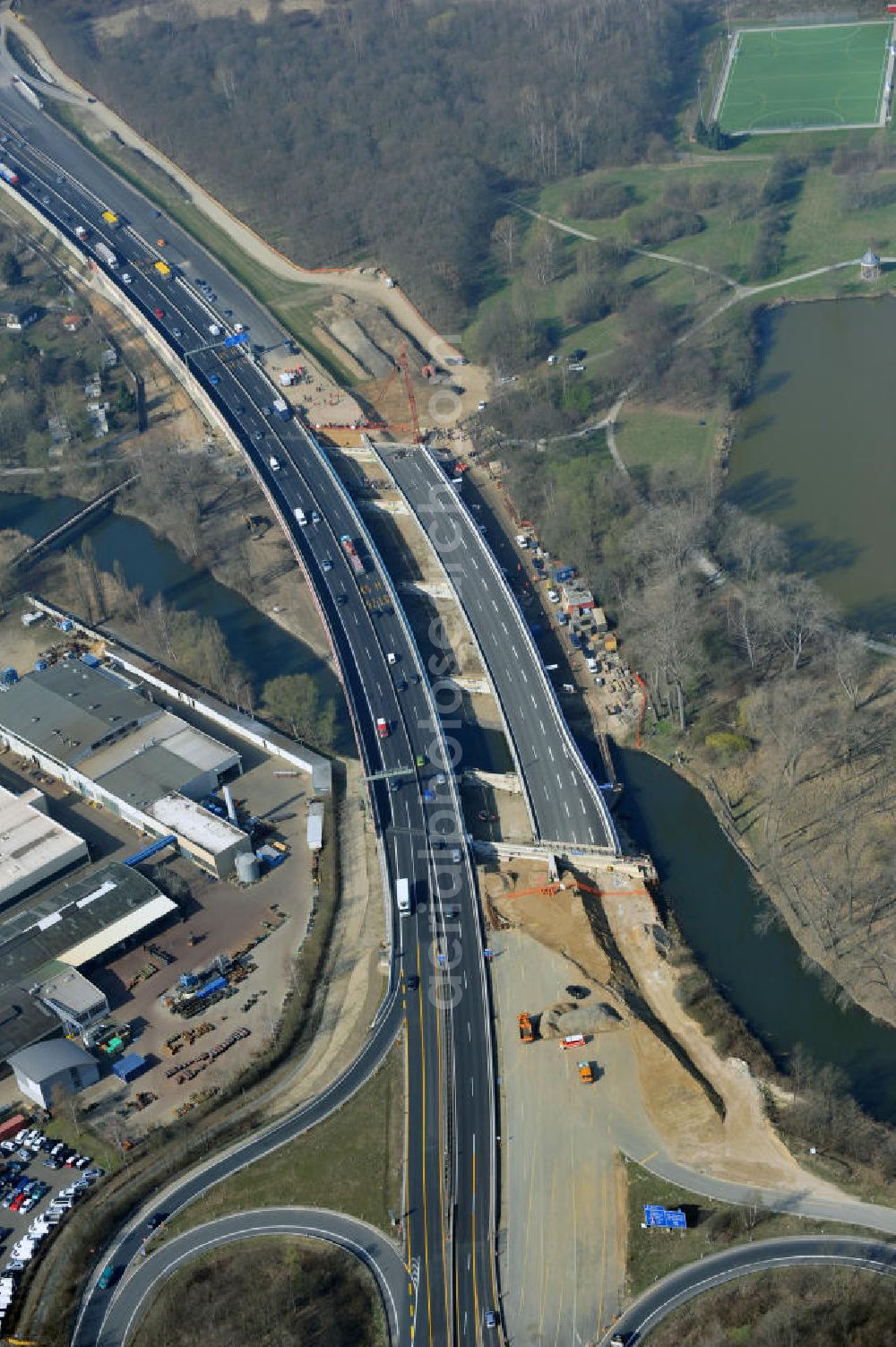 Aerial image Braunschweig - View of the implementation and expansion of the motorway junction Brunswick-southwest along the freeway A29 / A 395 in Lower Saxony. The construction company EUROVIA built here are some new bridges. Owner is the Lower Saxony state authorities for road construction and transport