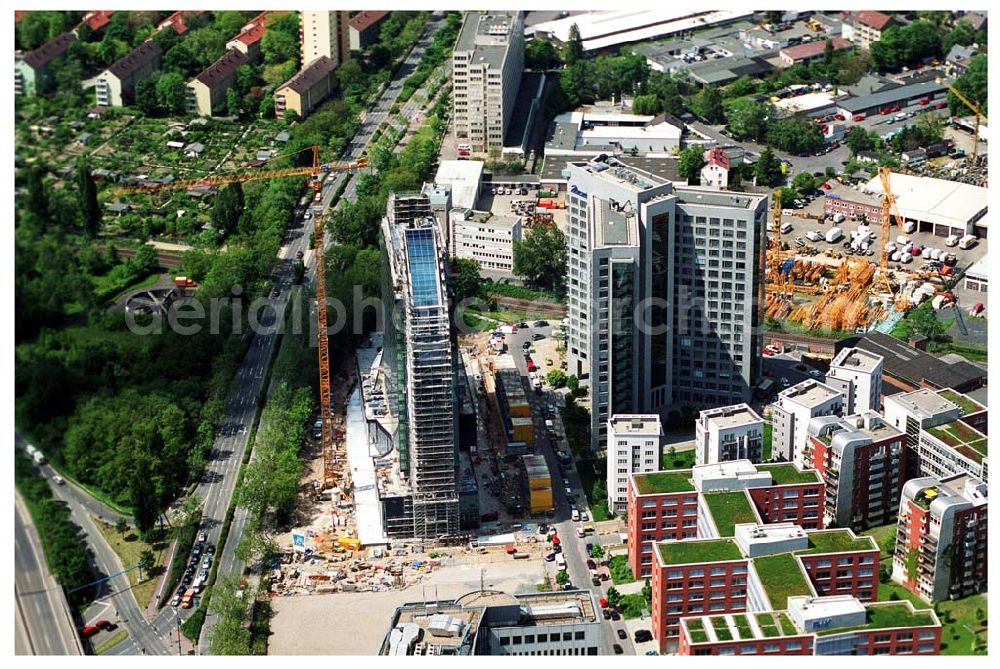 Aerial image Frankfurt am Main - RADISSON SAS- Baustelle des Blue Heaven, das über 440 Zimmer und Suiten verfügen wird. Die Skyline des Frankfurter Westens wird mit dem Blue Heaven ein neues Markenzeichen bekommen: insgesamt 20 Stockwerke auf 96 Meter Höhe ragen als blaue Scheibe in den Himmel.