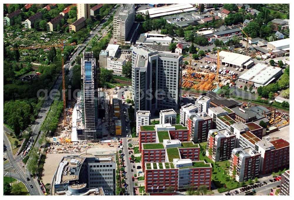 Aerial photograph Frankfurt am Main - RADISSON SAS- Baustelle des Blue Heaven, das über 440 Zimmer und Suiten verfügen wird. Die Skyline des Frankfurter Westens wird mit dem Blue Heaven ein neues Markenzeichen bekommen: insgesamt 20 Stockwerke auf 96 Meter Höhe ragen als blaue Scheibe in den Himmel.