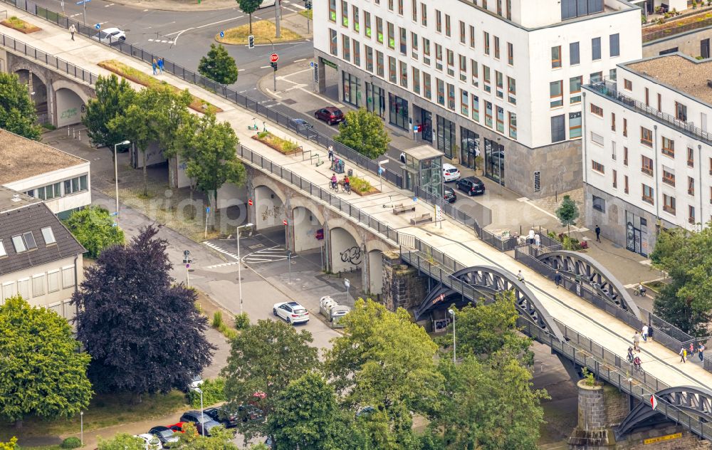 Aerial photograph Mülheim an der Ruhr - Route of the bike expressway on Heinrich-Melzer-Strasse in Muelheim an der Ruhr in the Ruhr area in the state of North Rhine-Westphalia, Germany