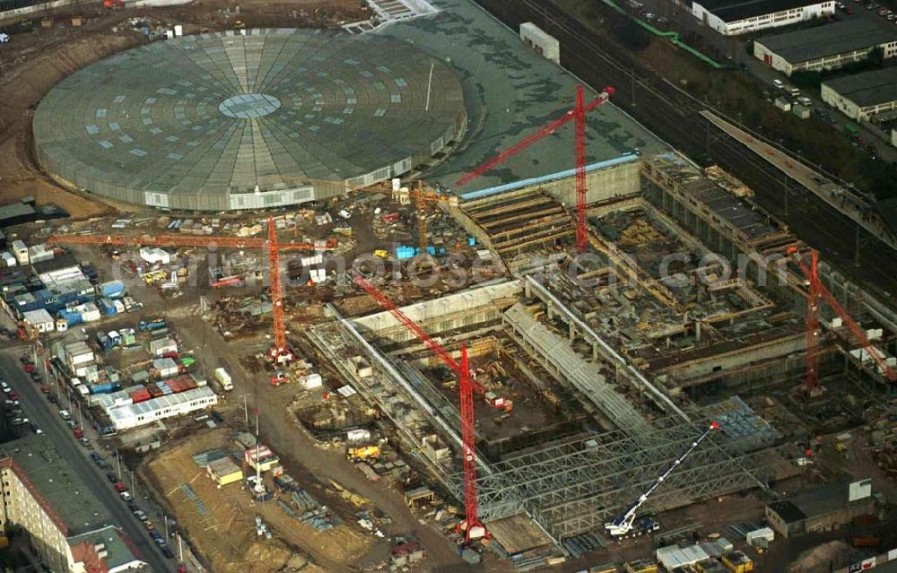 Berlin from above - Radsport- und Schwimmhallenbau an der Landsberger Allee