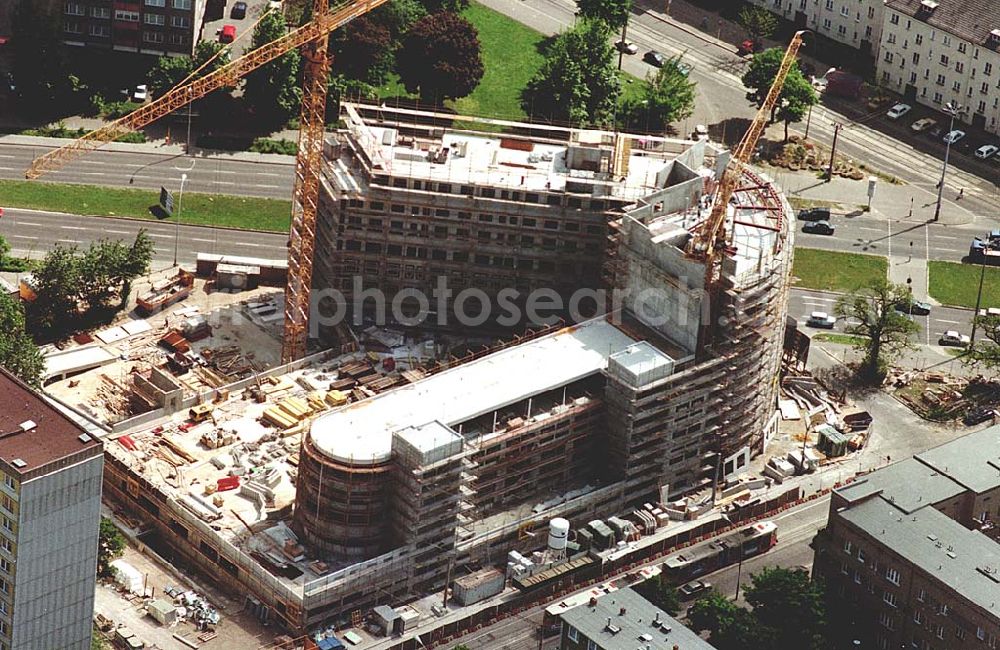 Aerial photograph Berlin / Friedrichshain - 24.05.1994 Radsporthalle-Baustelle auf dem Gelände der ehemaligen Seelenbinderhalle