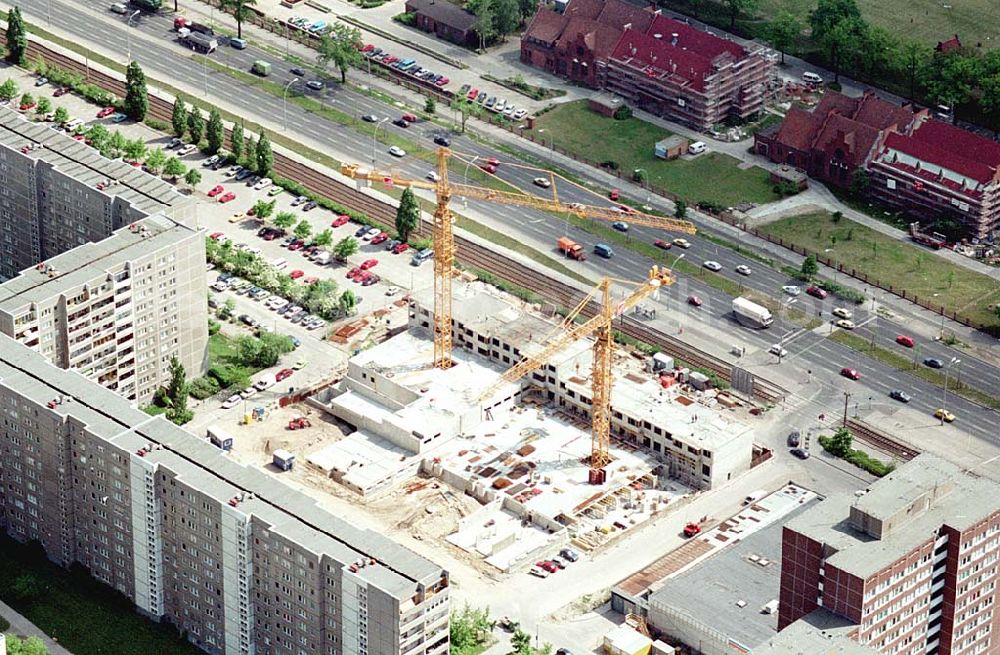 Berlin / Friedrichshain from the bird's eye view: 24.05.1994 Radsporthalle-Baustelle auf dem Gelände der ehemaligen Seelenbinderhalle