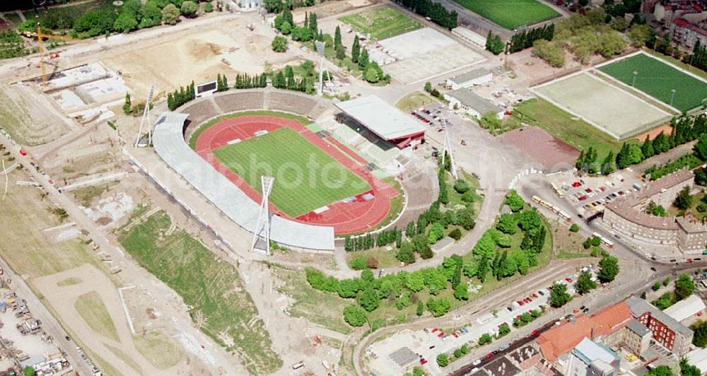 Berlin / Friedrichshain from above - 24.05.1994 Radsporthalle-Baustelle auf dem Gelände der ehemaligen Seelenbinderhalle