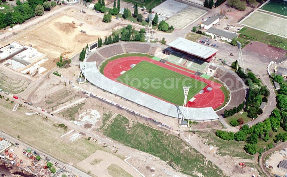 Berlin / Friedrichshain from the bird's eye view: 24.05.1994 Radsporthalle-Baustelle auf dem Gelände der ehemaligen Seelenbinderhalle