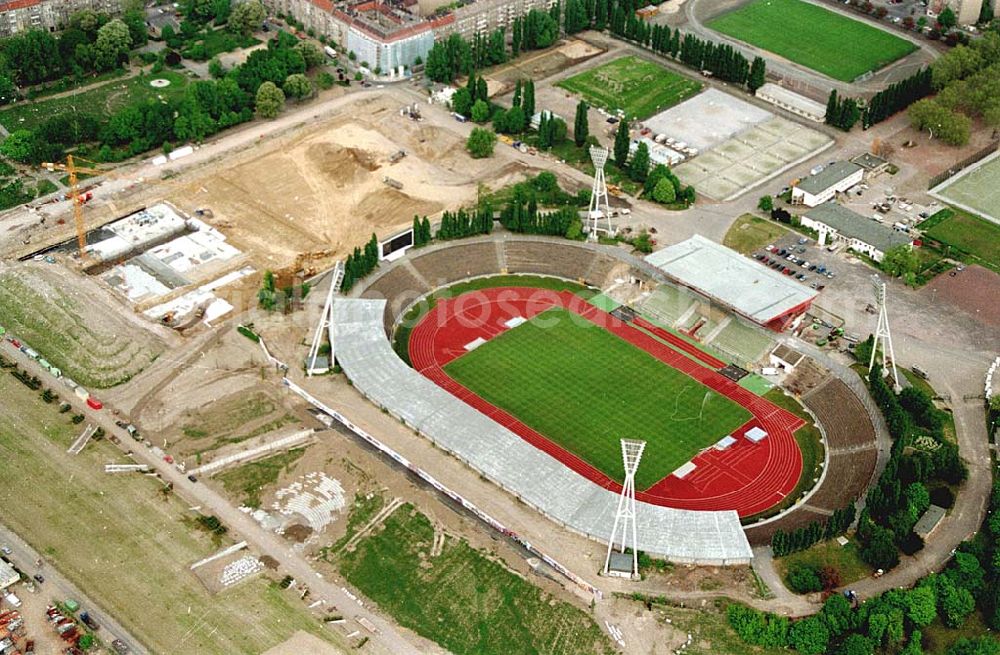 Berlin / Friedrichshain from above - 24.05.1994 Radsporthalle-Baustelle auf dem Gelände der ehemaligen Seelenbinderhalle