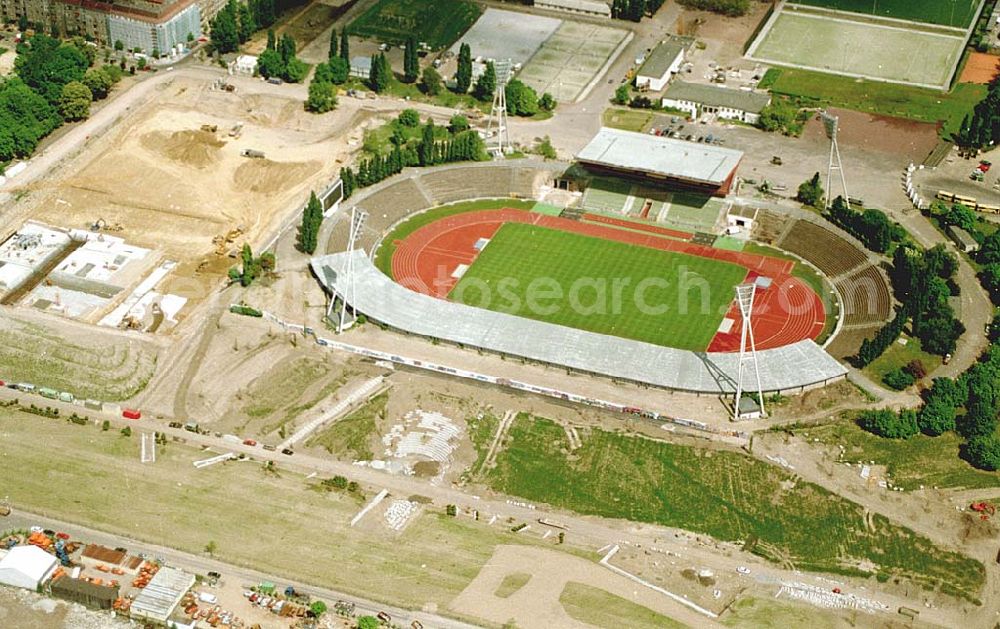 Aerial photograph Berlin / Friedrichshain - 24.05.1994 Radsporthalle-Baustelle auf dem Gelände der ehemaligen Seelenbinderhalle