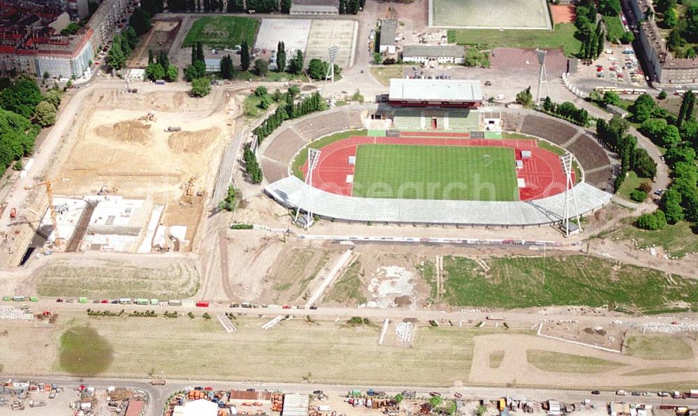 Berlin / Friedrichshain from above - 24.05.1994 Radsporthalle-Baustelle auf dem Gelände der ehemaligen Seelenbinderhalle