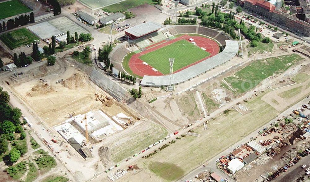 Berlin / Friedrichshain from above - 24.05.1994 Radsporthalle-Baustelle auf dem Gelände der ehemaligen Seelenbinderhalle