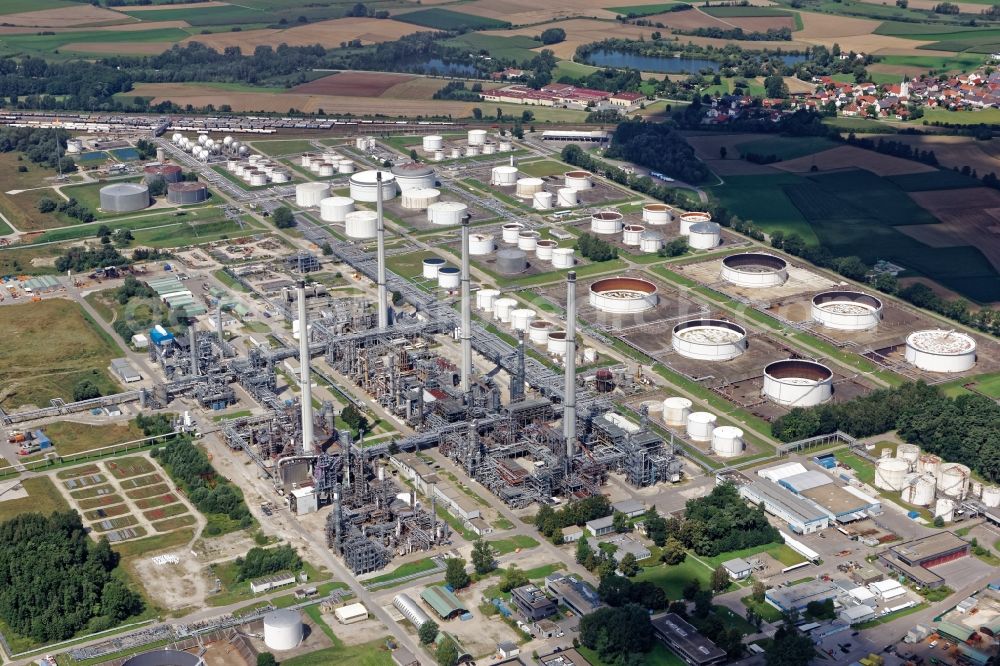 Aerial image Neustadt an der Donau - Refinery equipment and management systems on the factory premises of the chemical manufacturer Bayernoil in Neustadt an der Donau in the state Bavaria