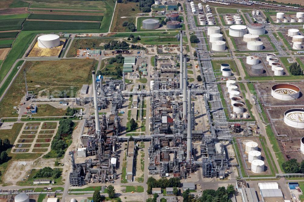 Neustadt an der Donau from the bird's eye view: Refinery equipment and management systems on the factory premises of the chemical manufacturer Bayernoil in Neustadt an der Donau in the state Bavaria