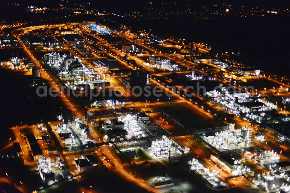 Aerial photograph Schwarzheide - Night view Refinery equipment and management systems on the factory premises of the chemical manufacturers BASF Schwarzheide GmbH in Schwarzheide in the state Brandenburg