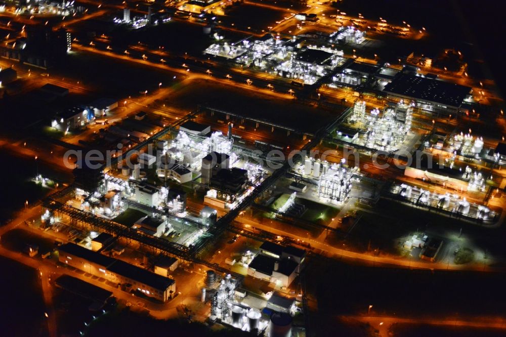 Schwarzheide from above - Night view Refinery equipment and management systems on the factory premises of the chemical manufacturers BASF Schwarzheide GmbH in Schwarzheide in the state Brandenburg