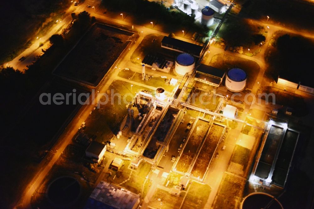 Schwarzheide from the bird's eye view: Night view Refinery equipment and management systems on the factory premises of the chemical manufacturers BASF Schwarzheide GmbH in Schwarzheide in the state Brandenburg