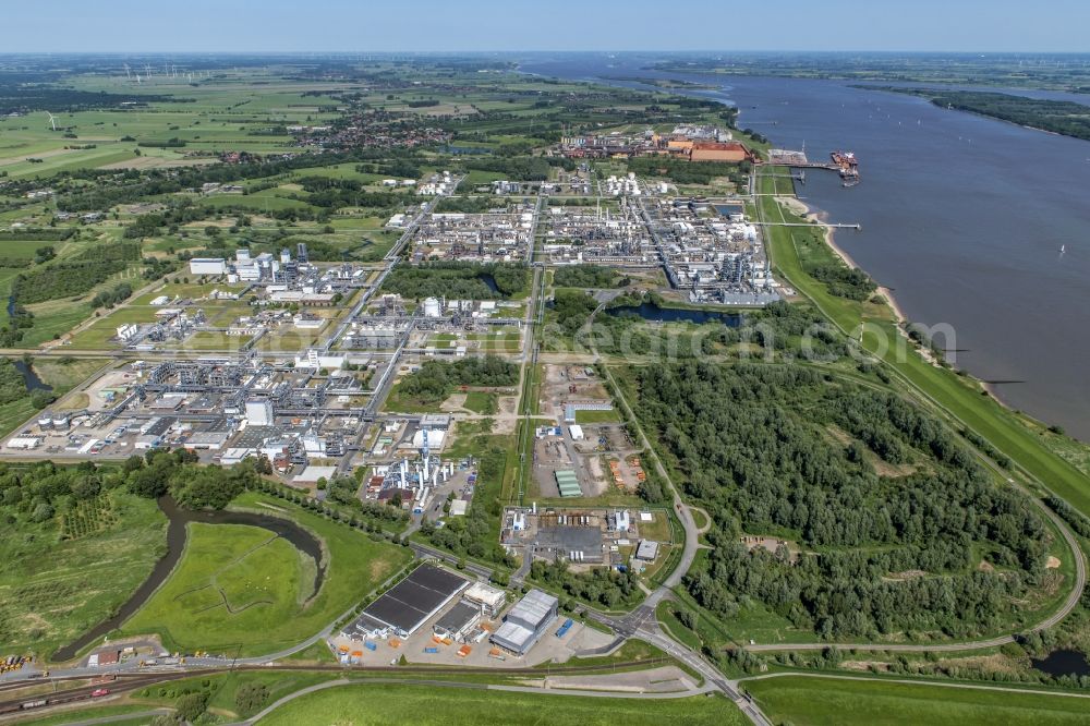 Aerial photograph Stade - Refinery equipment and management systems on the factory premises of the chemical manufacturers of Fa. Dow Chemical,and Olin in Stade in the state Lower Saxony, Germany