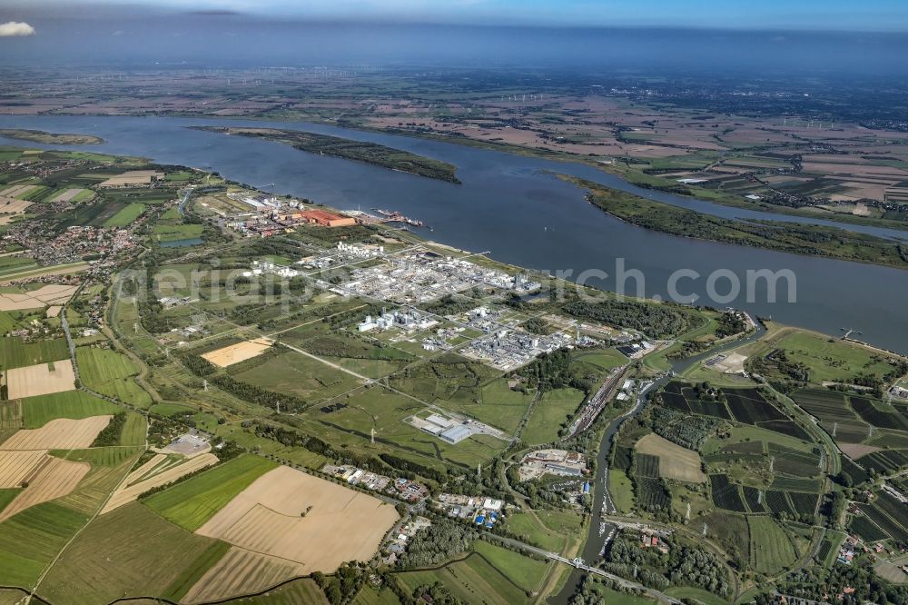 Aerial photograph Stade - Refinery equipment and management systems on the factory premises of the chemical manufacturers of Fa. Dow Chemical,and Olin in Stade in the state Lower Saxony, Germany